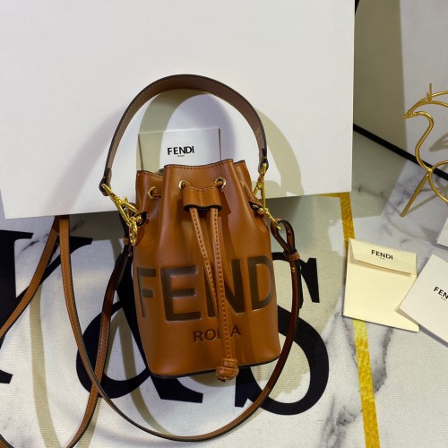 Saco fendi 2025